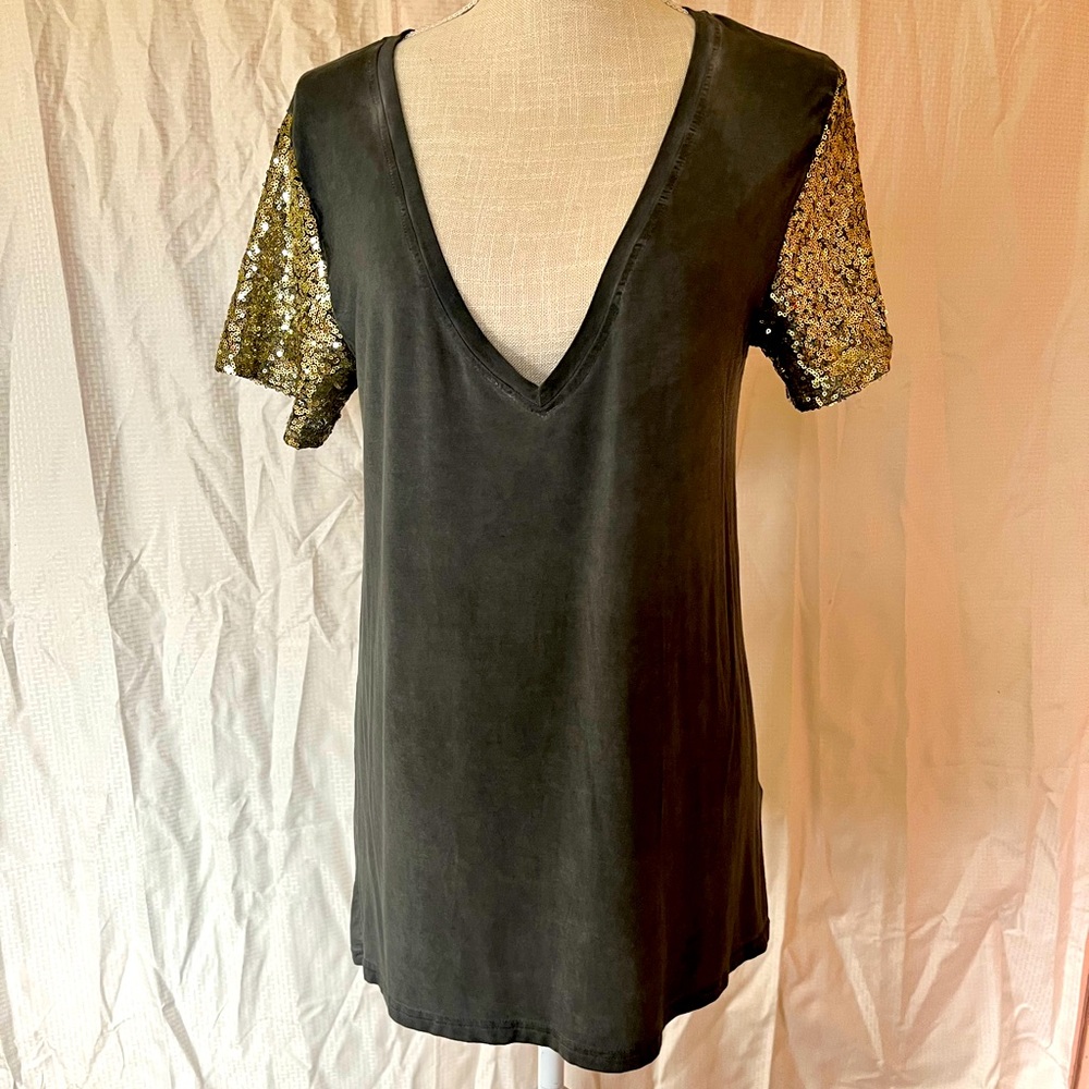 Sequin arm tee